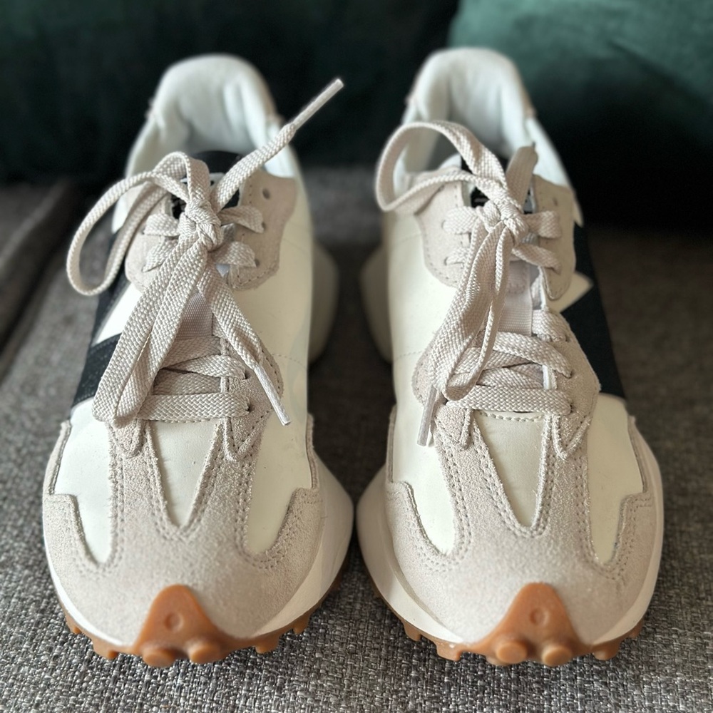 New Balance 327 “Moonbeam” Suede Sneakers *NWOT* - Picture 4 of 7